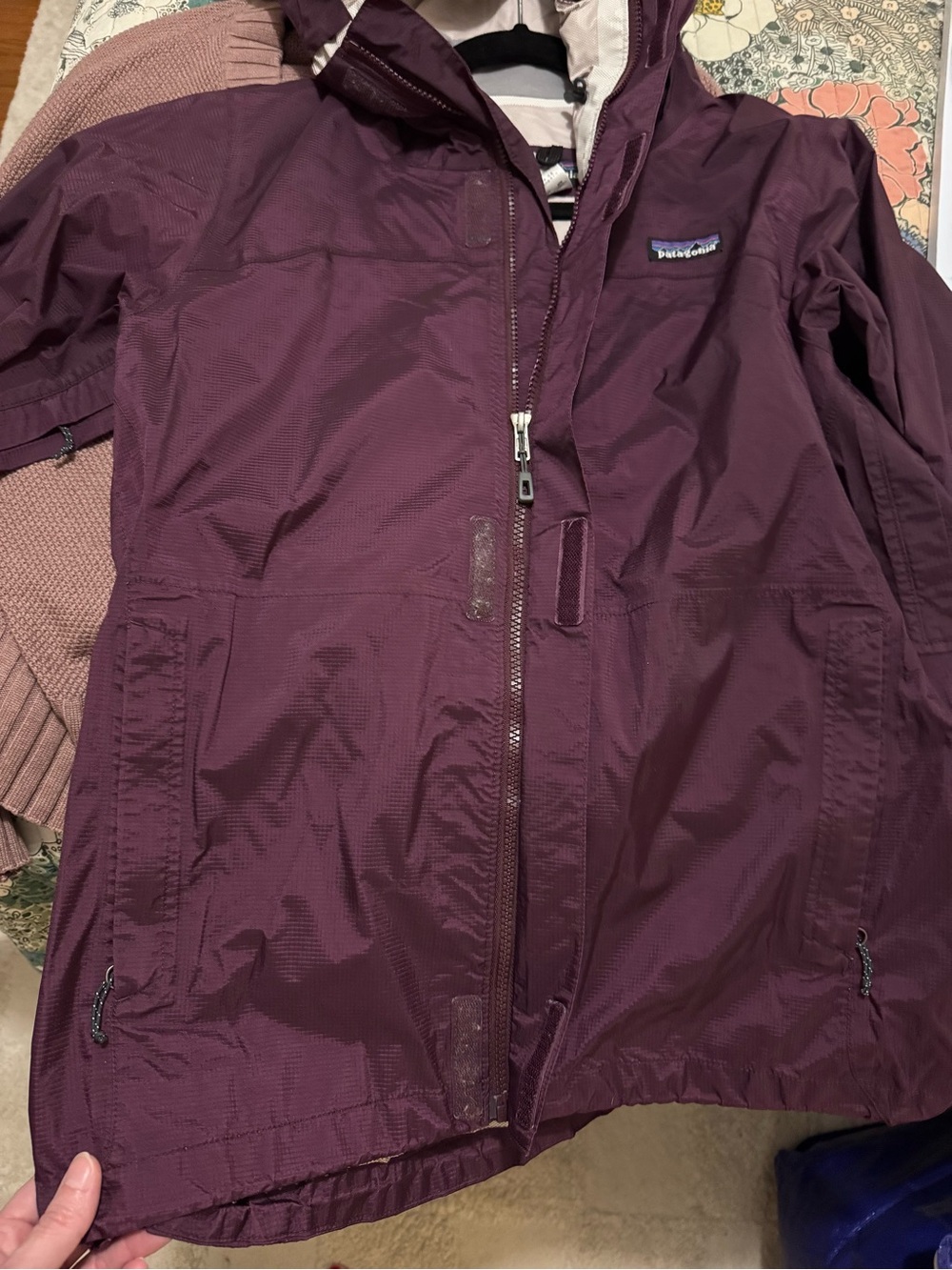PATAGONIA WOMENS MEDIUM PLUM COLORED RAIN JACKET - Picture 10 of 11